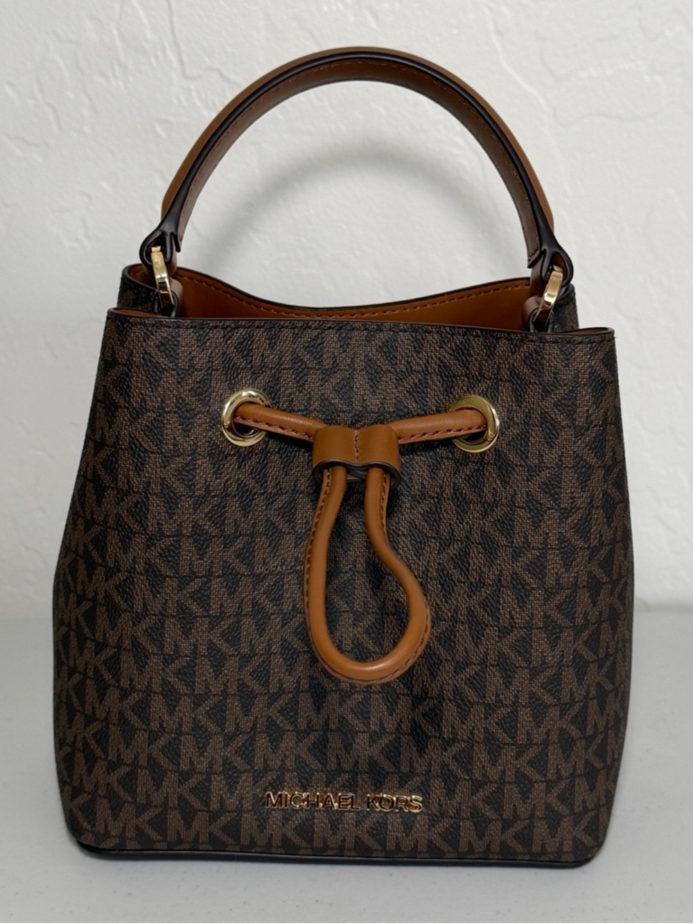 Michael Kors Suri Small Logo Bucket Bag - Picture 1 of 9